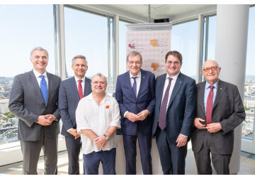 Arta Republicii Moldova, în centrul Vienei: lucrarea lui Pavel Brăila a fost inaugurată pe fațada Ringturm 