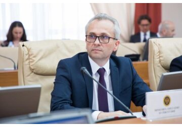 The government approved the reorganization of some universities and research institutes.