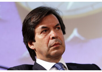 Carlo Messina, desemnat cel mai bun CEO bancar din Europa, iar Intesa Sanpaolo excelează în Relații cu Investitorii