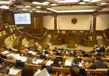 BNM și CNPF în termen de 30 de zile vor informa Parlamentul despre măsurile luate în legătură cu lacunele legislative care au dus la preluarea Victoriabank, Asito, Banca de Economii, Moldova Agroindbank, Universalbank și Euroasig Grup.