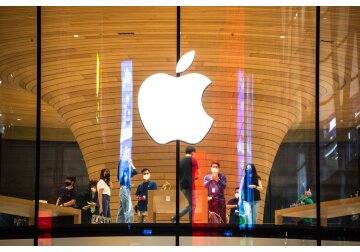 Apple continuă să depăşească toate recordurile: Compania de tehnologie atinge o capitalizare bursieră de peste 3 trilioane de dolari 