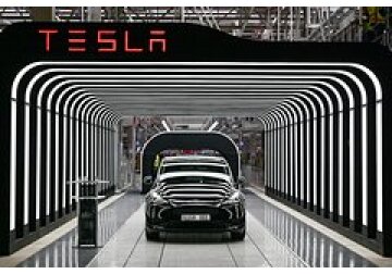 Владелец Tesla пожаловался на дорогой ремонт автомобиля