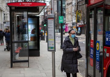 Cum îşi încurajează alţii populaţia să lase maşinile acasă: Marea Britanie investeşte 3 miliarde de lire sterline doar în reţeaua de autobuze