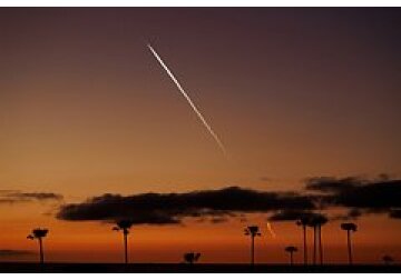 SpaceX запустит корабль с людьми над полюсами Земли