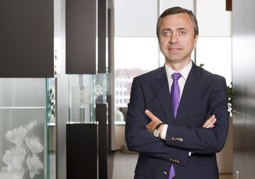 Previziuni PwC: Economia globală va reveni la nivelul pre pandemie până la începutul lui 2022, înregistrând în anul curent o creștere record pentru acest secol