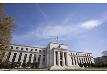 Федеральная резервная система США сохранила процентные ставки на 22-летнем максимуме