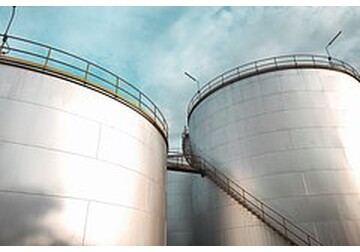 Власти Японии решили высвободить из резервов 80 миллионов баррелей нефти