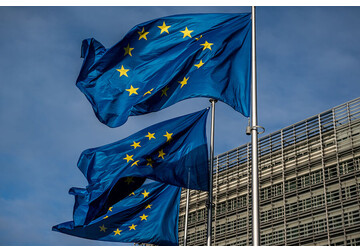 Еврокомиссия предложит странам ЕС ввести запрет на поставки российской нефти