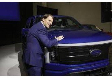 CEO-ul Ford spune că taxele vamale anunțate de Trump au provocat „haos” în industria auto americană