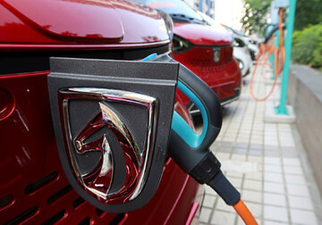 Китайцы отказались от Tesla в пользу отечественного электромобиля