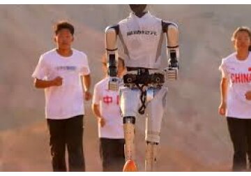 China a prezentat robotul cu teniși, cel mai rapid robot umanoid creat vreodată. Aleargă cu 13 km/h. Ce tehnică au folosit