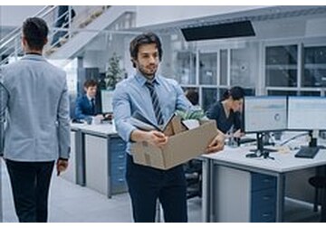 В 2025 году количество увольнений в США выросло в полтора раза