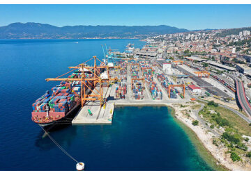 Croaţia devine portul la mare al Austriei şi sat de vacanţă pentru germani şi austrieci, care-şi construiesc chiar şi drumuri şi căi ferate până la litoral