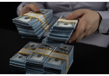 В МВФ сообщили об историческом падении доли доллара в мировых валютных резервах