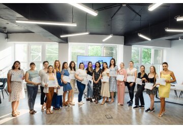 Cum au reușit mai mulți moldoveni să-și înceapă o carieră de succes cu ajutorul „Incubatorului de talente” 