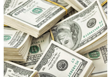 Utilizarea dolarului american în plăţi la nivel mondial, la un nivel record în iulie
