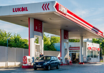 Bulgaria s-ar putea confrunta cu pierderi lunare de 50 milioane euro, în urma restricționării exporturilor Lukoil