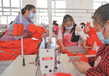 Cu forţă brută, China a ieşit câştigătoare din criză şi accelerează spre poziţia de cea mai mare economie la nivel mondial. Ponderea Chinei în economia lumii a ajuns la 14,5%, iar în 2028 va depăşi SUA. Dar este departe de a deveni şi liderul lumii