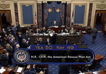 Сенат США утвердил план Байдена по спасению экономики