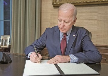 Biden se pregăteşte să propună un buget de 6 trilioane de dolari pariind că inflaţia se va tempera