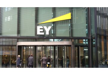 EY shakes up UK leadership team after collapse of global break-up plot