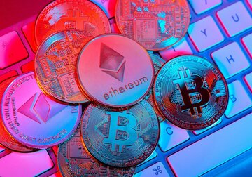 Iranul stinge lumina pentru criptomonede: Ţara a interzis oficial minarea de Bitcoin după ce mai multe oraşe s-au confruntat cu crize ale reţelelor de electricitate