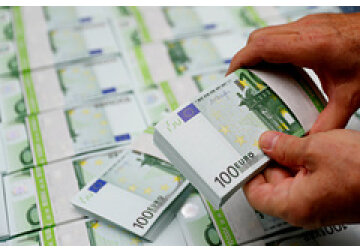 Под «подушками» европейцев найдены миллиарды евро