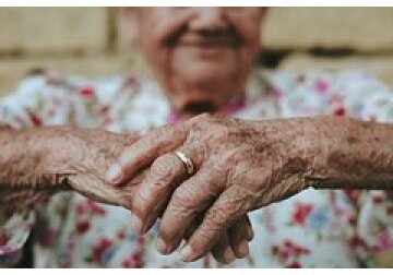 Обнаружена позволяющая защищаться от инфекций особенность долгожителей