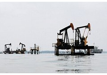 Восемь стран ОПЕК+ решили увеличить добычу нефти в декабре