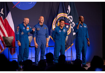 NASA a anunțat astronauții pentru misiunea Artemis III: Un pilot de teste, un recordmen, un debutant și un european