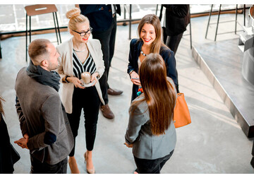 С каждым годом люди говорят все меньше, выяснили ученые