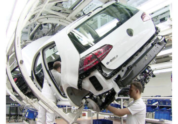 Avertisment: Producţia constructorilor auto europeni s-ar putea prăbuşi cu milioane de unităţi
