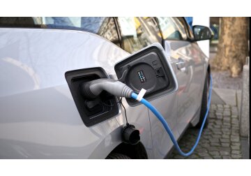 Maşini electrice chinezeşti vor susţine producţia maşinii electrice autohtone a Poloniei, Izera