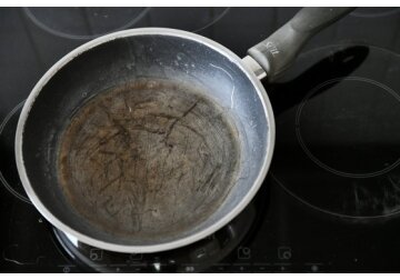 Microplastice şi nanoplastice, detectate într-un tip de vase pentru gătit. O mică fisură poate elibera până la 9.100 de particule 