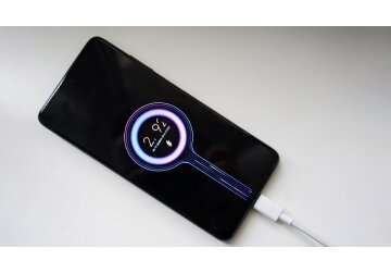 Как удвоить срок эксплуатации аккумулятора смартфона: 4 важных правила зарядки