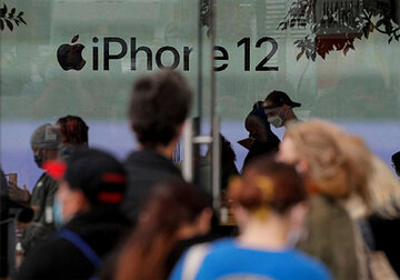 Apple засудили за продажу iPhone без зарядки