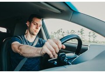 Пьяное состояние и недосып при вождении автомобиля приравняли