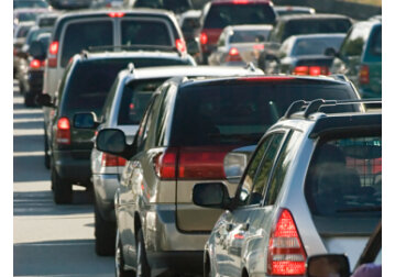 Cum încearcă oraşele lumii să reducă traficul şi poluarea: de la interzicerea circulaţiei la „trenuri de biciclete“