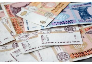 În primul trimestru al anului 2023, salariul mediu în Moldova a crescut în termeni nominali cu 20,1% față de aceeași perioadă a anului trecut și, ajustat la inflație, a scăzut cu 3,9%.