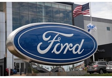 Ford anunță că va renunța la noua generație de mașini electrice pe care a plănuit-o ani de zile și va pune accentul pe autoturismele cu motor pe benzină și hibride