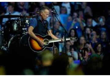 Este sănătos să mănânci doar o dată pe zi? Bruce Springsteen spune că da, dar ce zic medicii