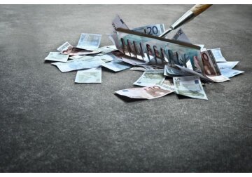 Problemele abia acum încep pentru europeni: Deşi rundele înăsprire a politicii monetare se apropie de sfârşit, din spate vine un munte de oameni, companii şi guverne care au împrumutat sute de miliarde de la bănci şi pentru care nota de plată bate la uşă