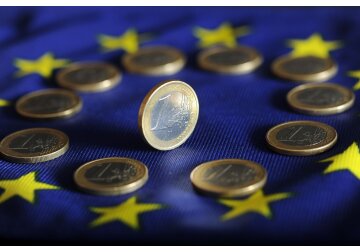 Ministrul maghiar al finanţelor: Trebuie să ne gândim la introducerea euro