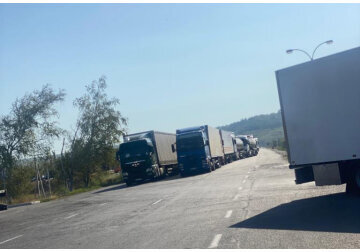 The Customs Service plans to organize waiting areas at the border and an electronic queue for trucks.