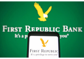 Al treilea colaps bancar în SUA în doar câteva luni: First Republic Bank a fost închisă de autorităţi, iar o parte din activele sale, de 230 de miliarde de dolari, vor fi cumpărate de JPMorgan, cel mai mare jucător bancar