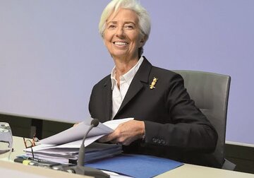 Banca centrală a zonei euro nu crede că este momentul să lase garda jos în luptă cu criza economică, dar vede inflaţia încetinind