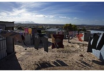 Китай стал тратить на бедные страны меньше и получать с них больше