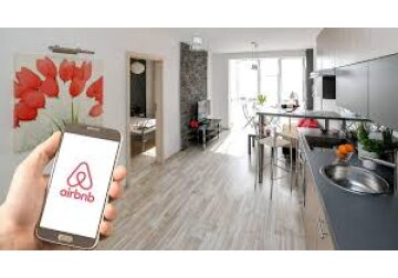Cele mai populare regiuni pentru cazări prin Airbnb și Booking.