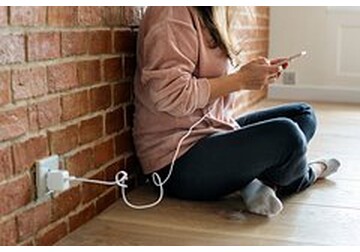 Из комплекта смартфонов уберут зарядку