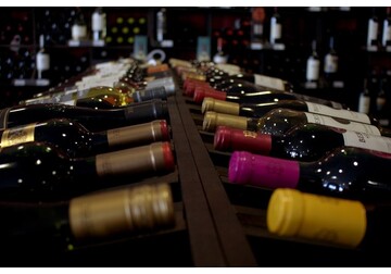 Consumul mondial de vin cade la un minim istoric